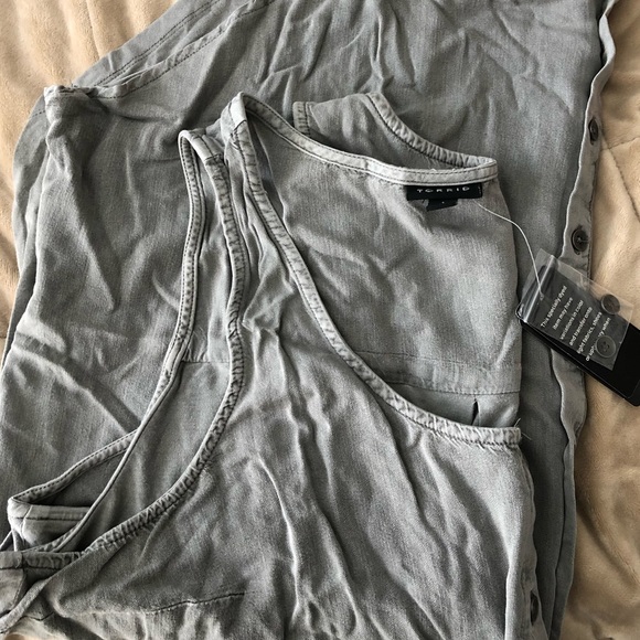 Stone-Washed Grey Torrid Tank with Button Details. Brand-New! Size 1X - Picture 4 of 6